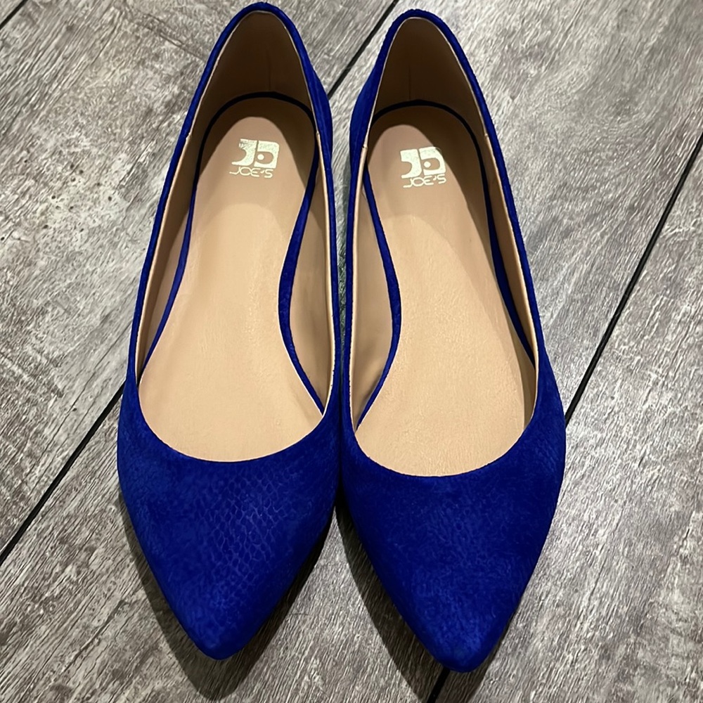 Gently worn Joe’s cobalt blue 7 flats